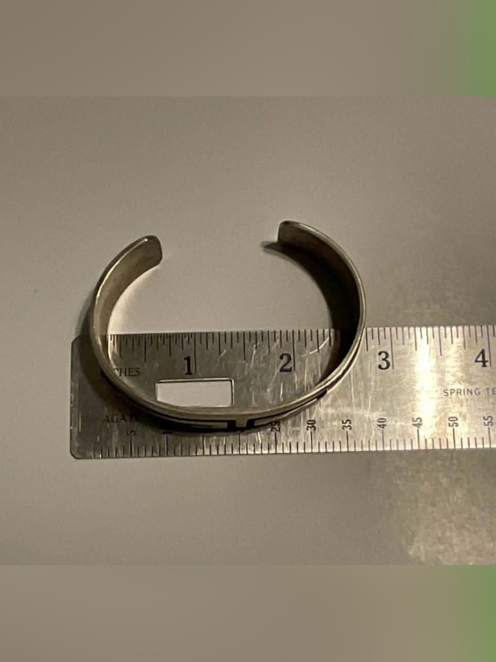 Native American Style Silver Cuff Bracelet. - Picture 4 of 5
